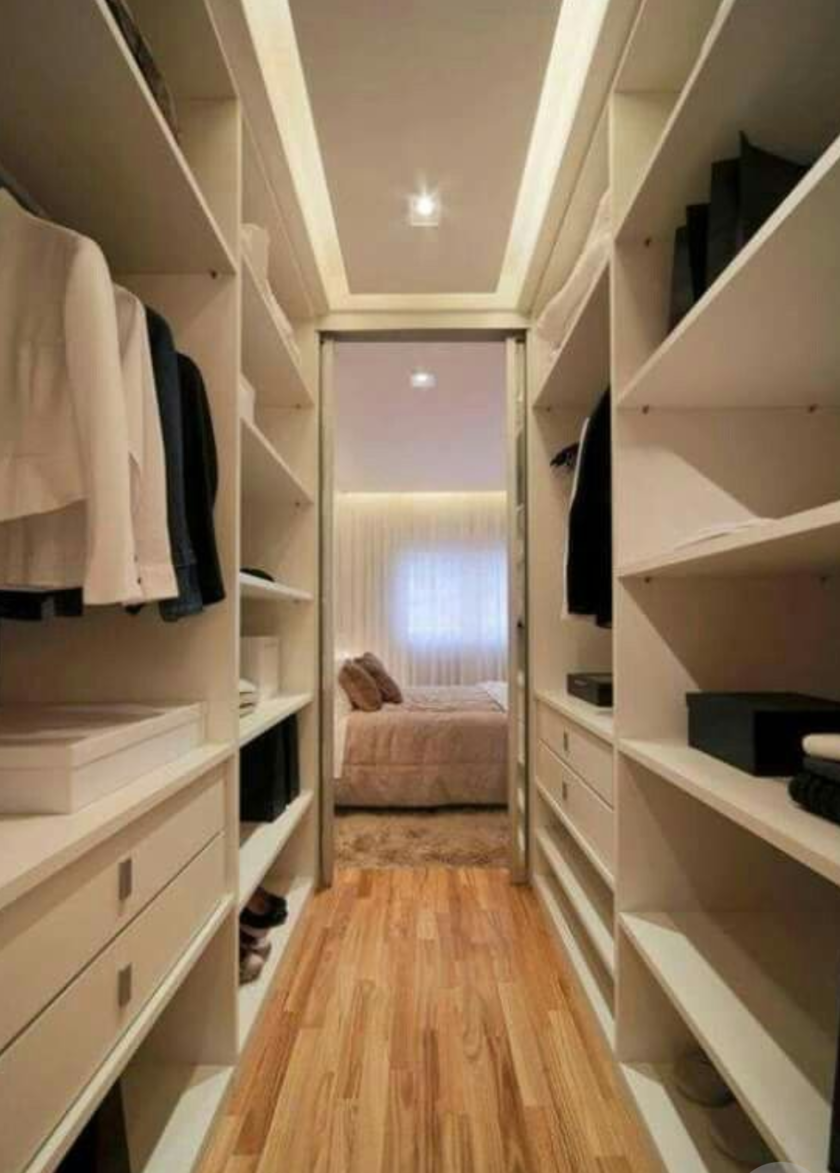 П-образная гардеробная комната в спальню Шахты