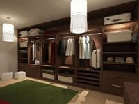 Классическая гардеробная комната из массива с подсветкой Шахты
