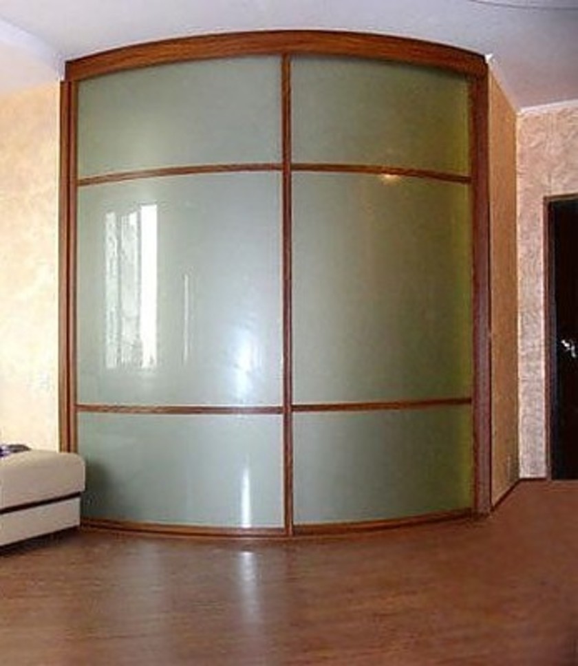 Встроенный шкаф купе радиусный в классическом стиле Шахты