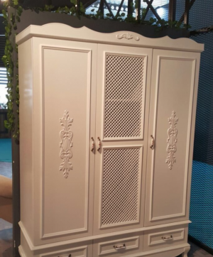 Распашные двери с декоративными накладками Шахты